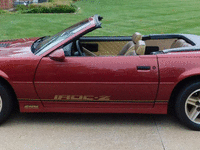 Image 4 of 9 of a 1987 CHEVROLET CAMARO IROC