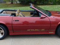 Image 5 of 9 of a 1987 CHEVROLET CAMARO IROC