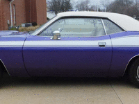 Image 3 of 11 of a 1973 PLYMOUTH CUDA