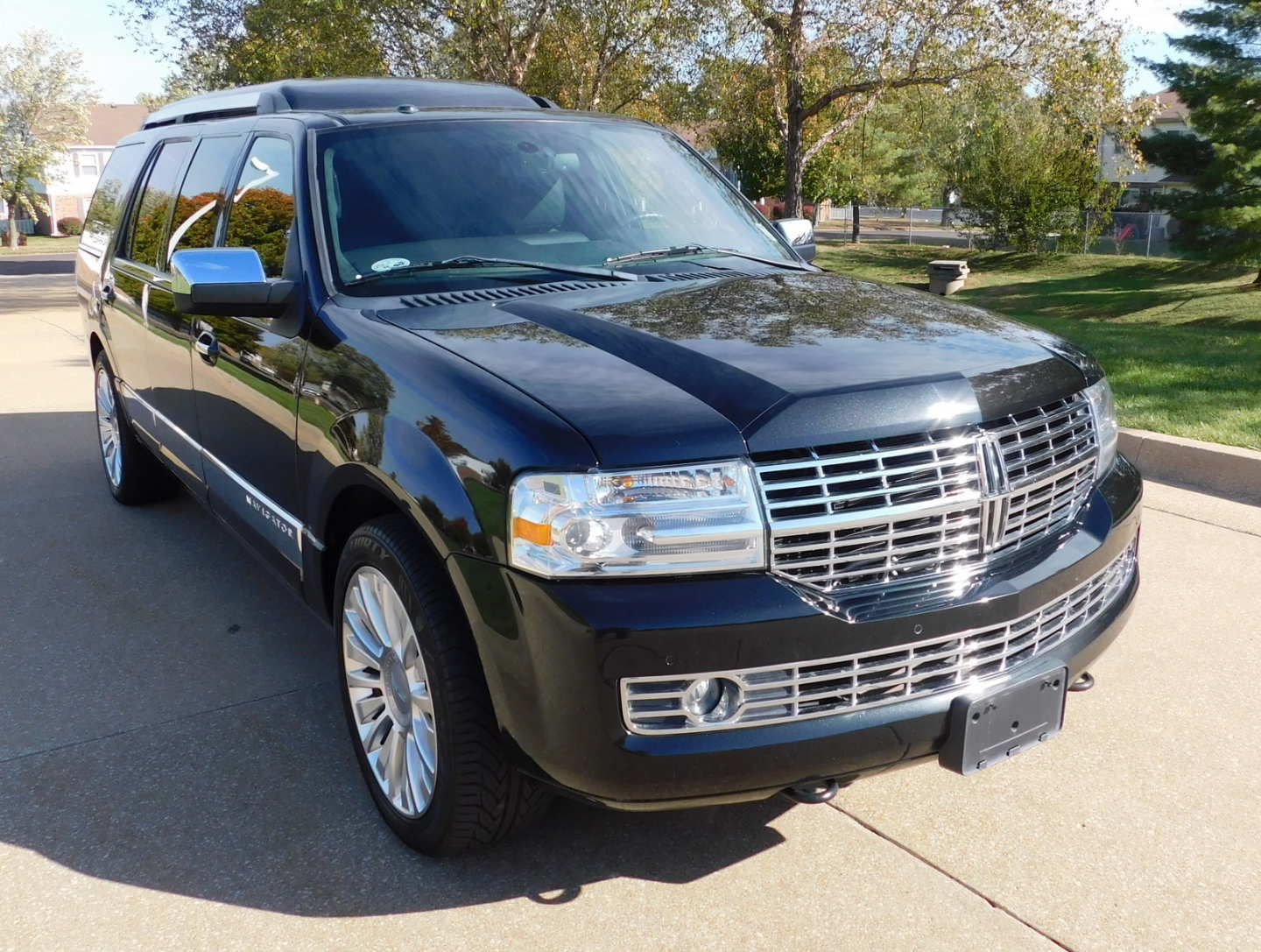 1st Image of a 2014 LINCOLN NAVIGATOR