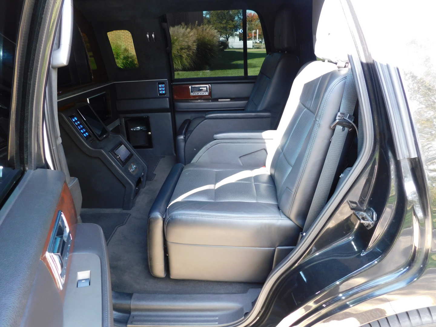 6th Image of a 2014 LINCOLN NAVIGATOR