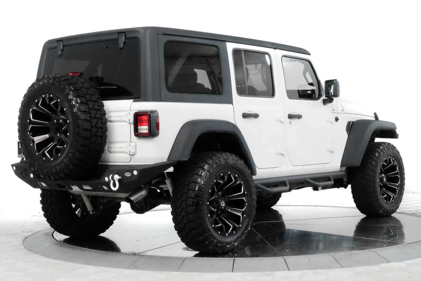 2nd Image of a 2018 JEEP WRANGLER UNLIMITED SPORT