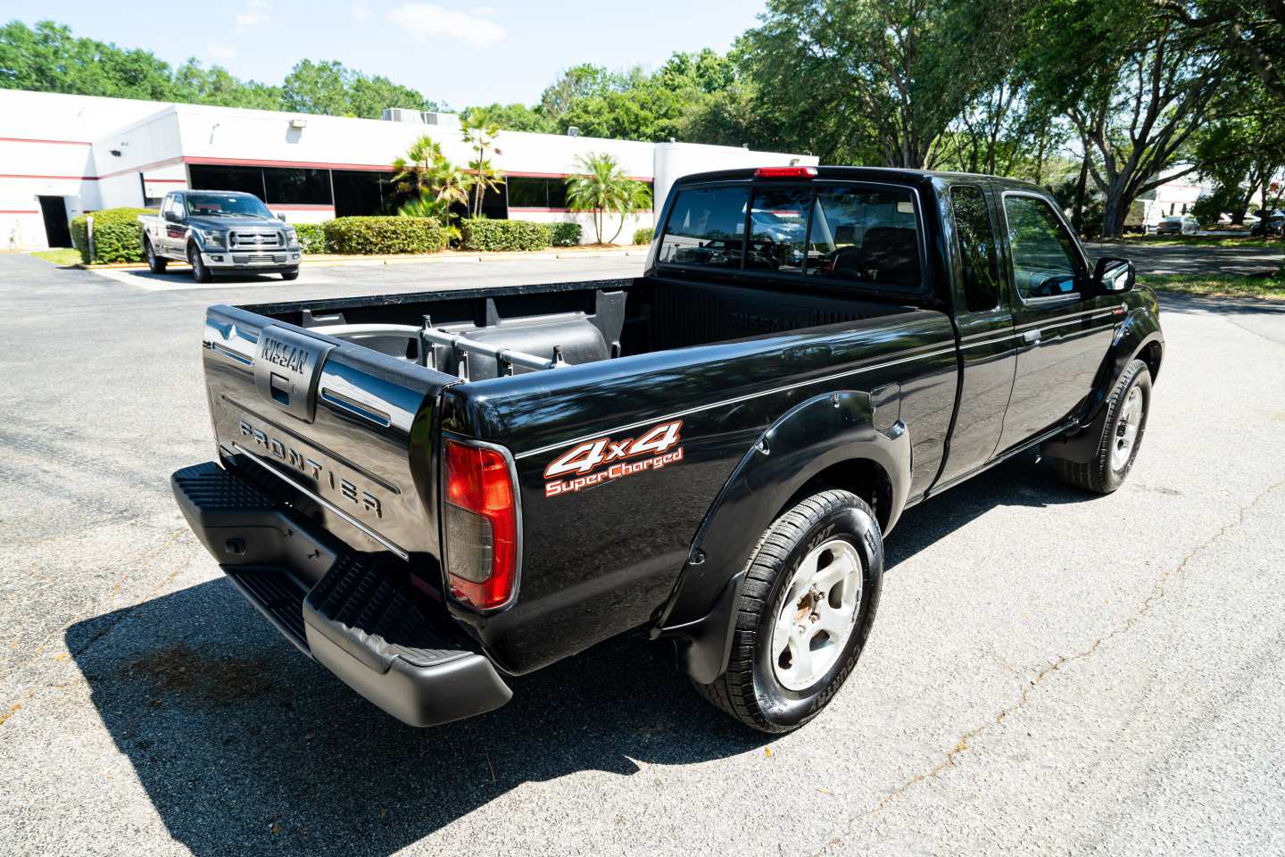 3rd Image of a 2001 NISSAN FRONTIER SC