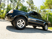 Image 5 of 11 of a 2001 NISSAN FRONTIER SC