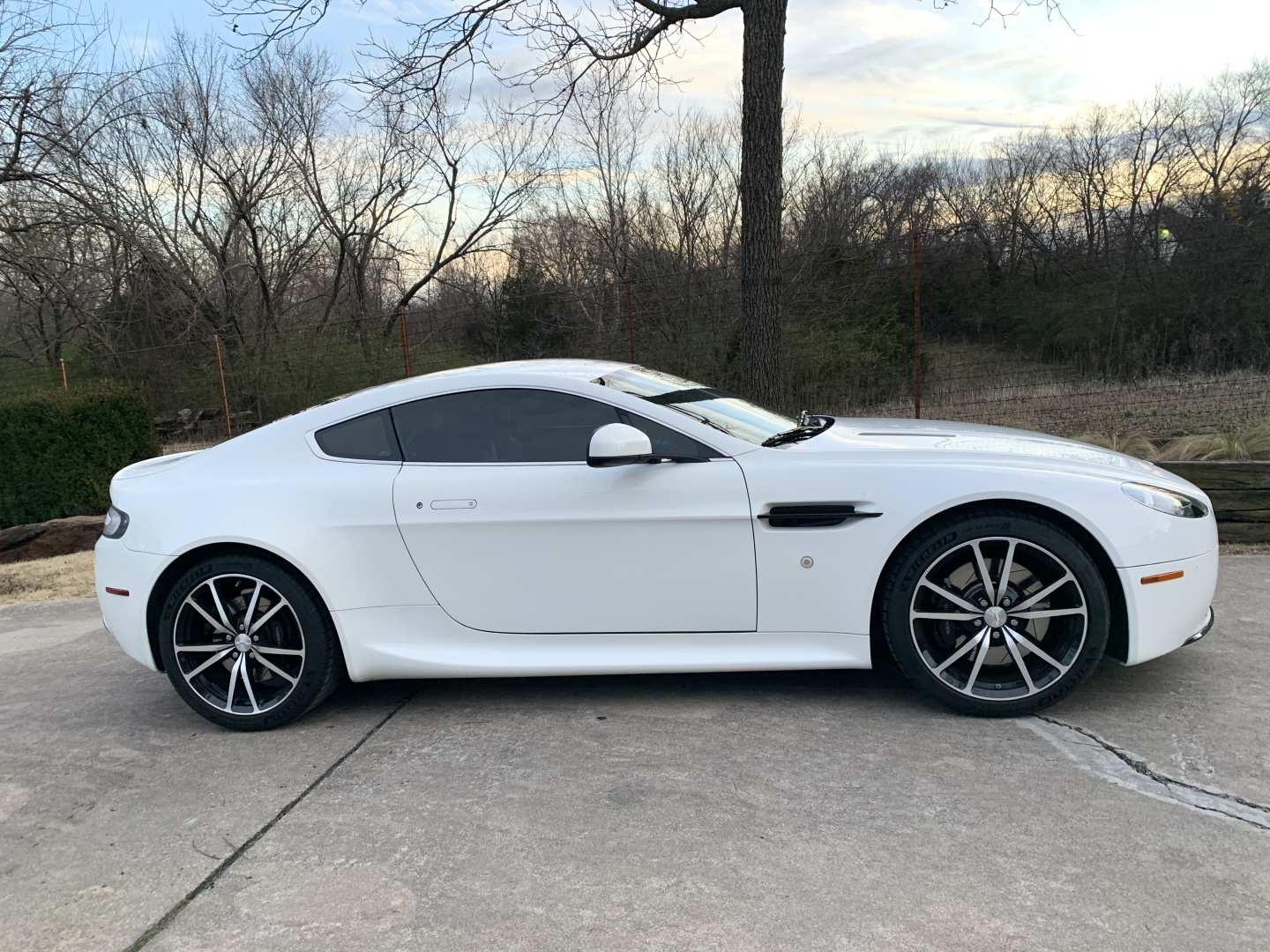 0th Image of a 2011 ASTON MARTIN VANTAGE