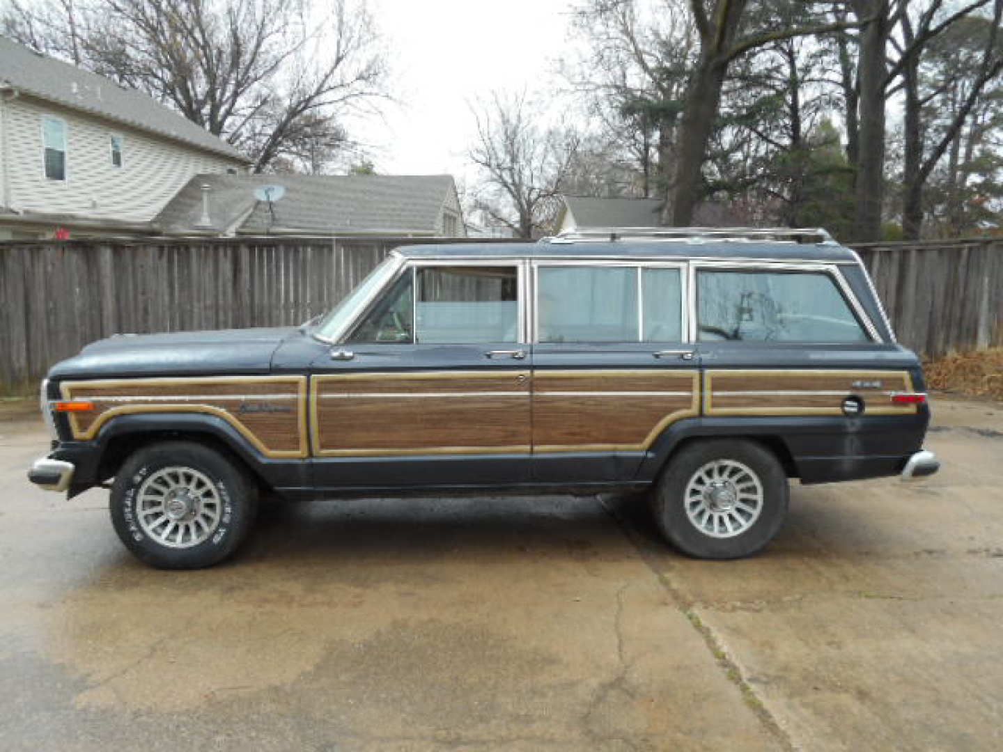 4th Image of a 1990 JEEP GRAND WAGONEER