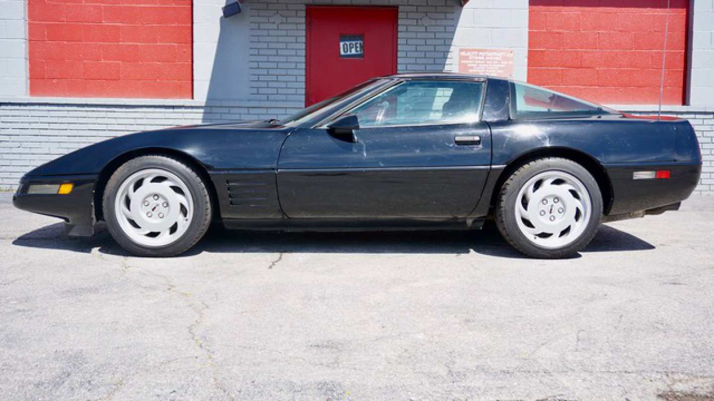 2nd Image of a 1993 CHEVROLET CORVETTE