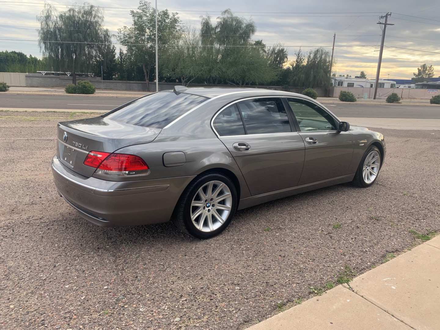 4th Image of a 2006 BMW 7 SERIES 750LI