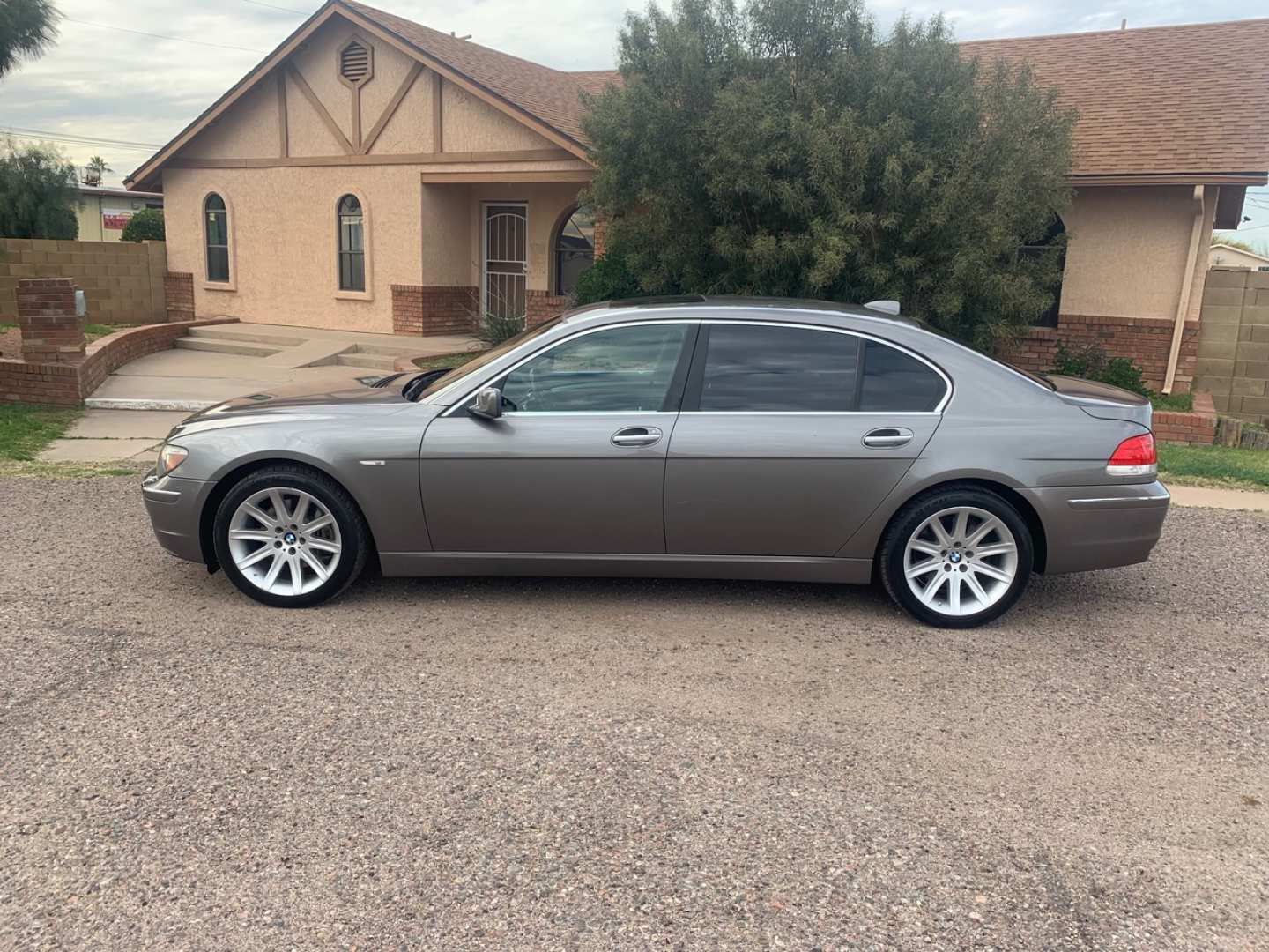 5th Image of a 2006 BMW 7 SERIES 750LI