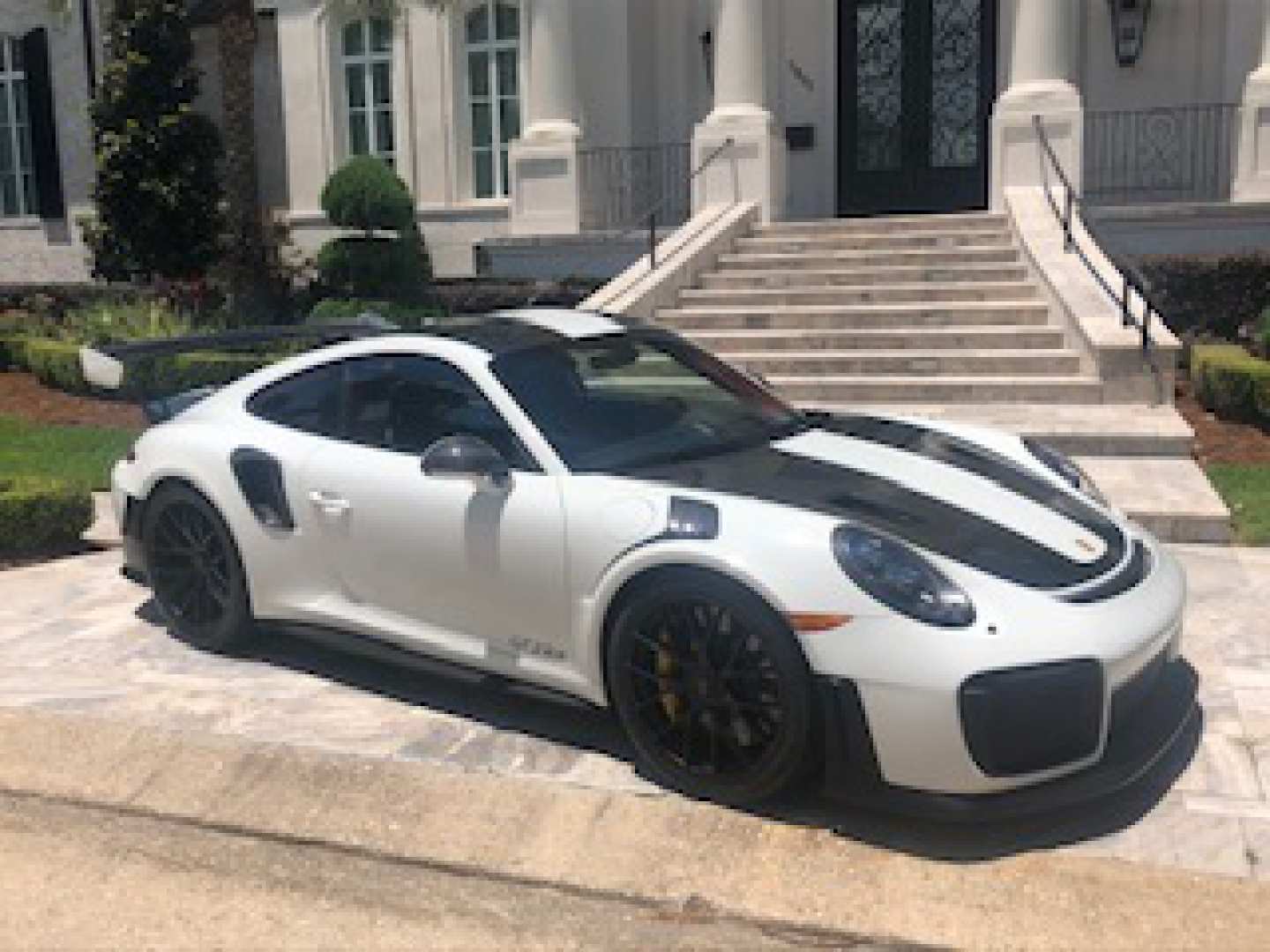 2nd Image of a 2018 PORSCHE 911 GT2 RS