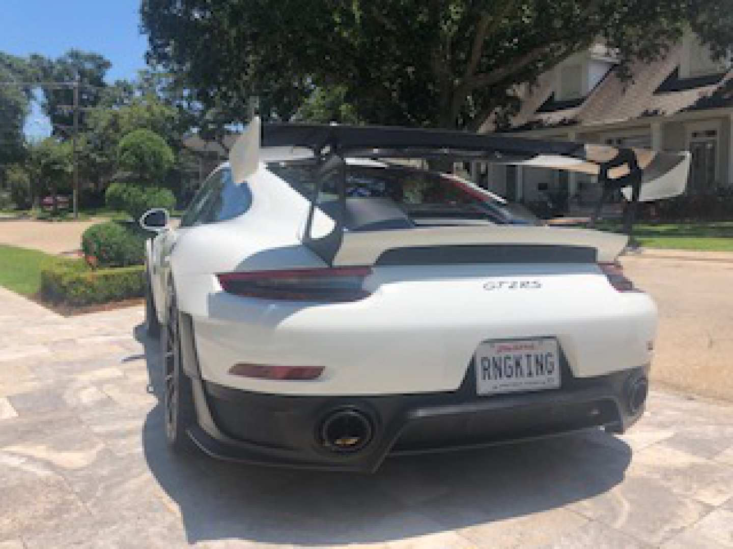 4th Image of a 2018 PORSCHE 911 GT2 RS