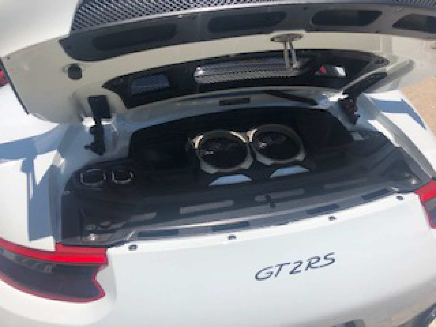 6th Image of a 2018 PORSCHE 911 GT2 RS