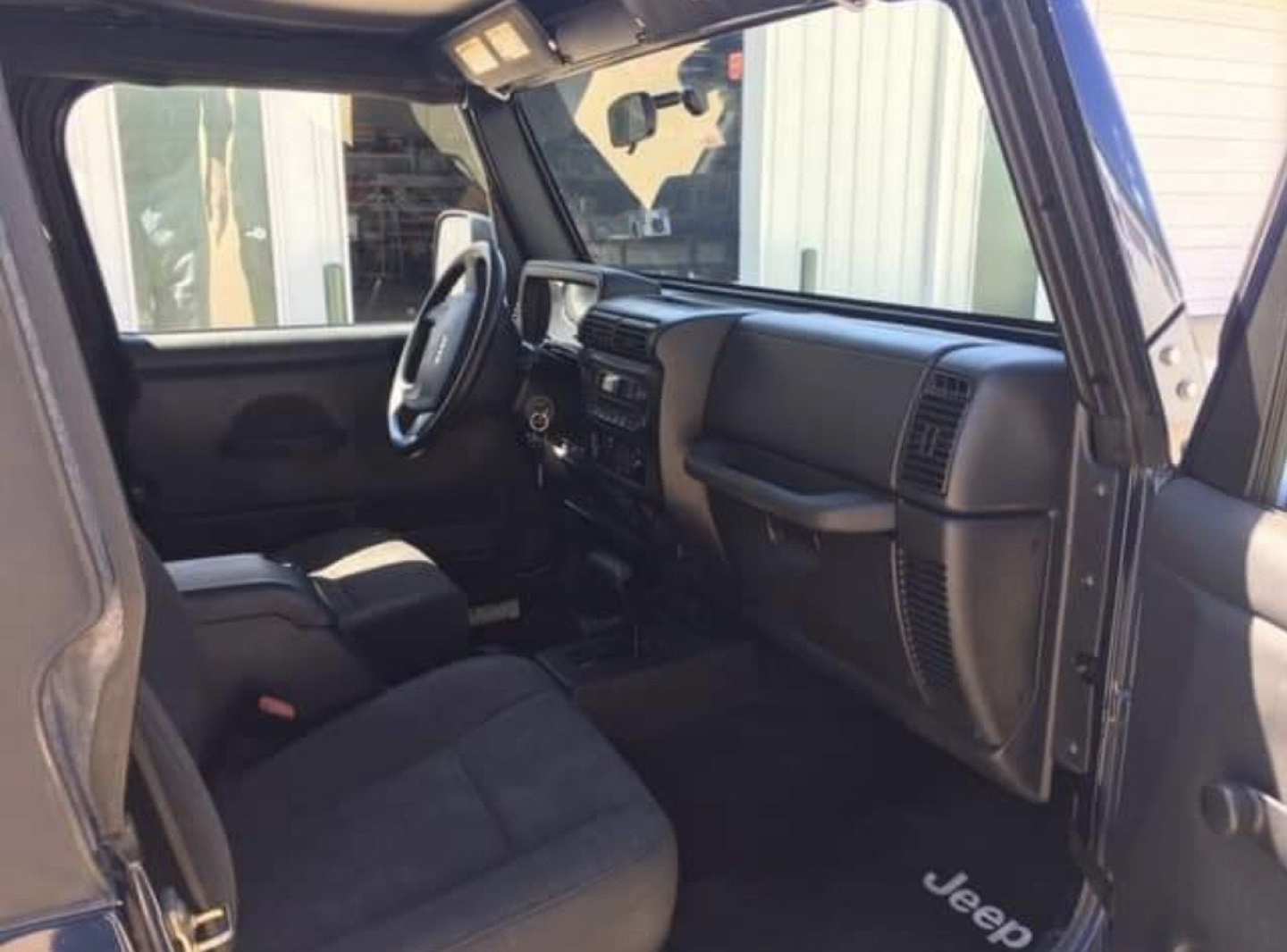4th Image of a 2005 JEEP WRANGLER