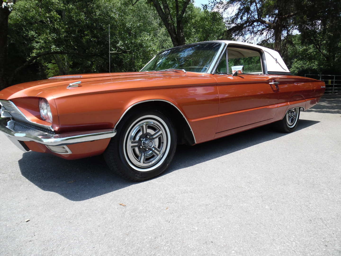 2nd Image of a 1966 FORD THUNDERBIRD