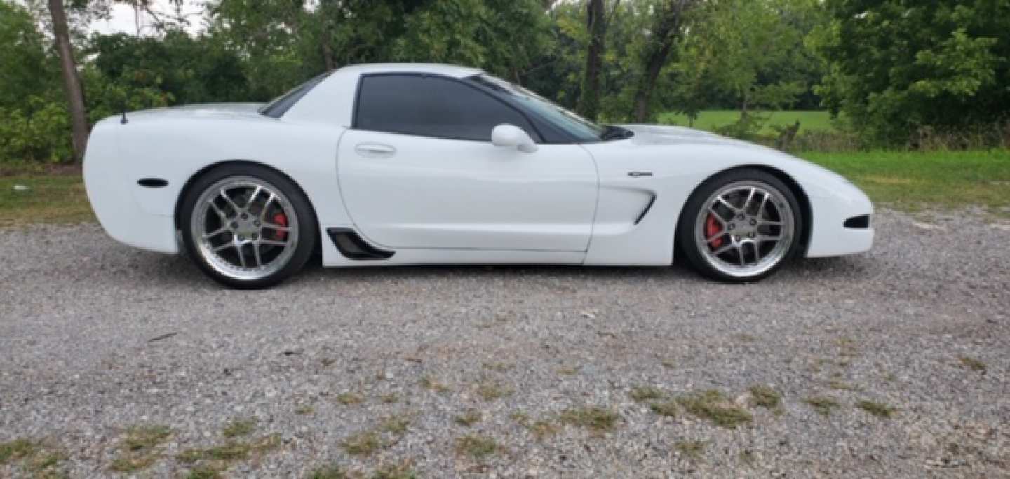 1st Image of a 2001 CHEVROLET CORVETTE Z06