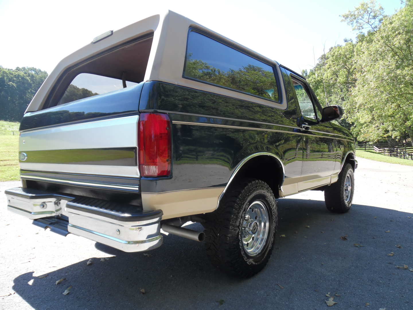 3rd Image of a 1996 FORD BRONCO EDDIE BAUER