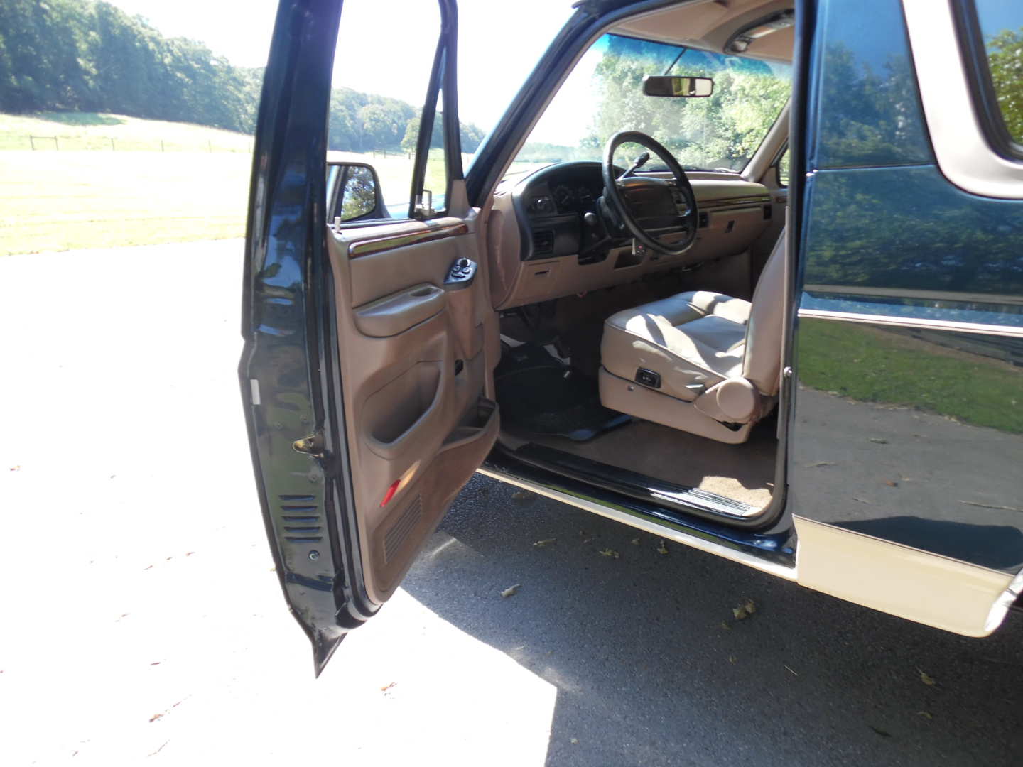 9th Image of a 1996 FORD BRONCO EDDIE BAUER