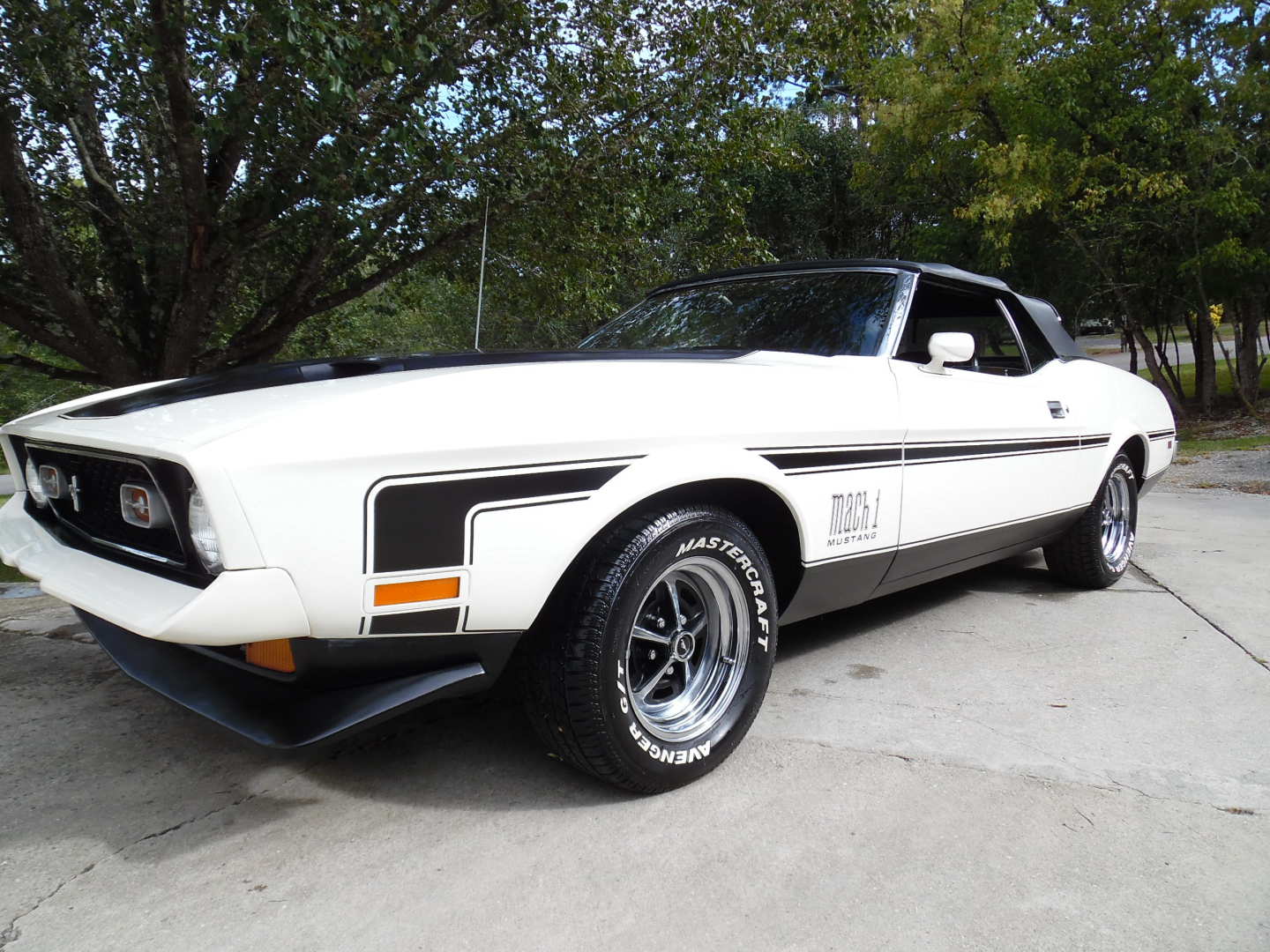 2nd Image of a 1972 FORD MUSTANG