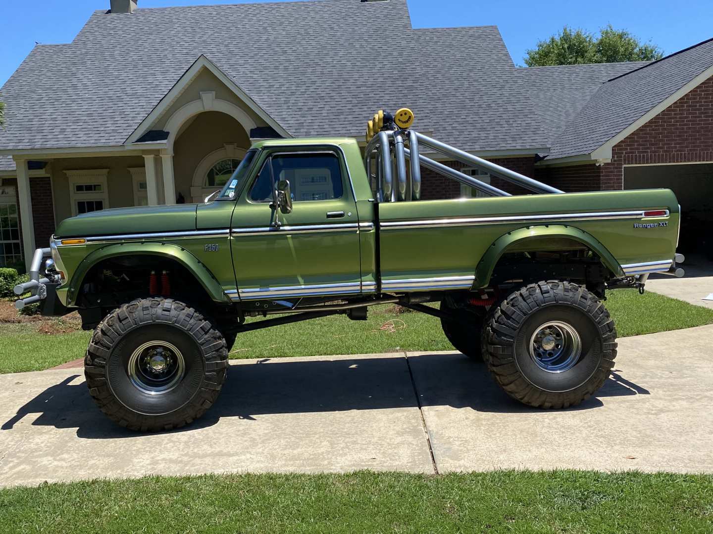 2nd Image of a 1975 FORD RANGER XLT