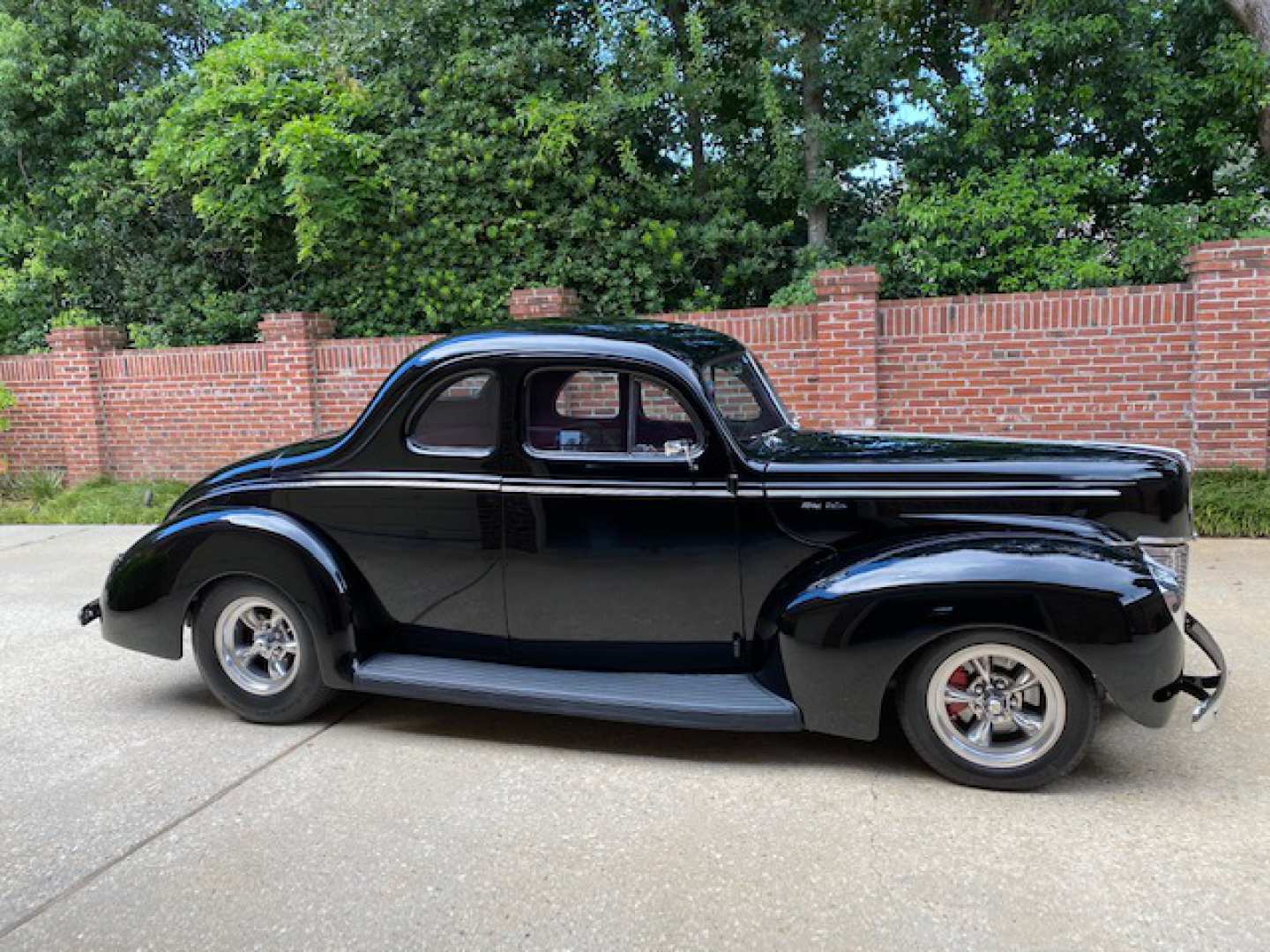 2nd Image of a 1940 FORD DELUXE