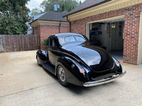 Image 7 of 17 of a 1940 FORD DELUXE