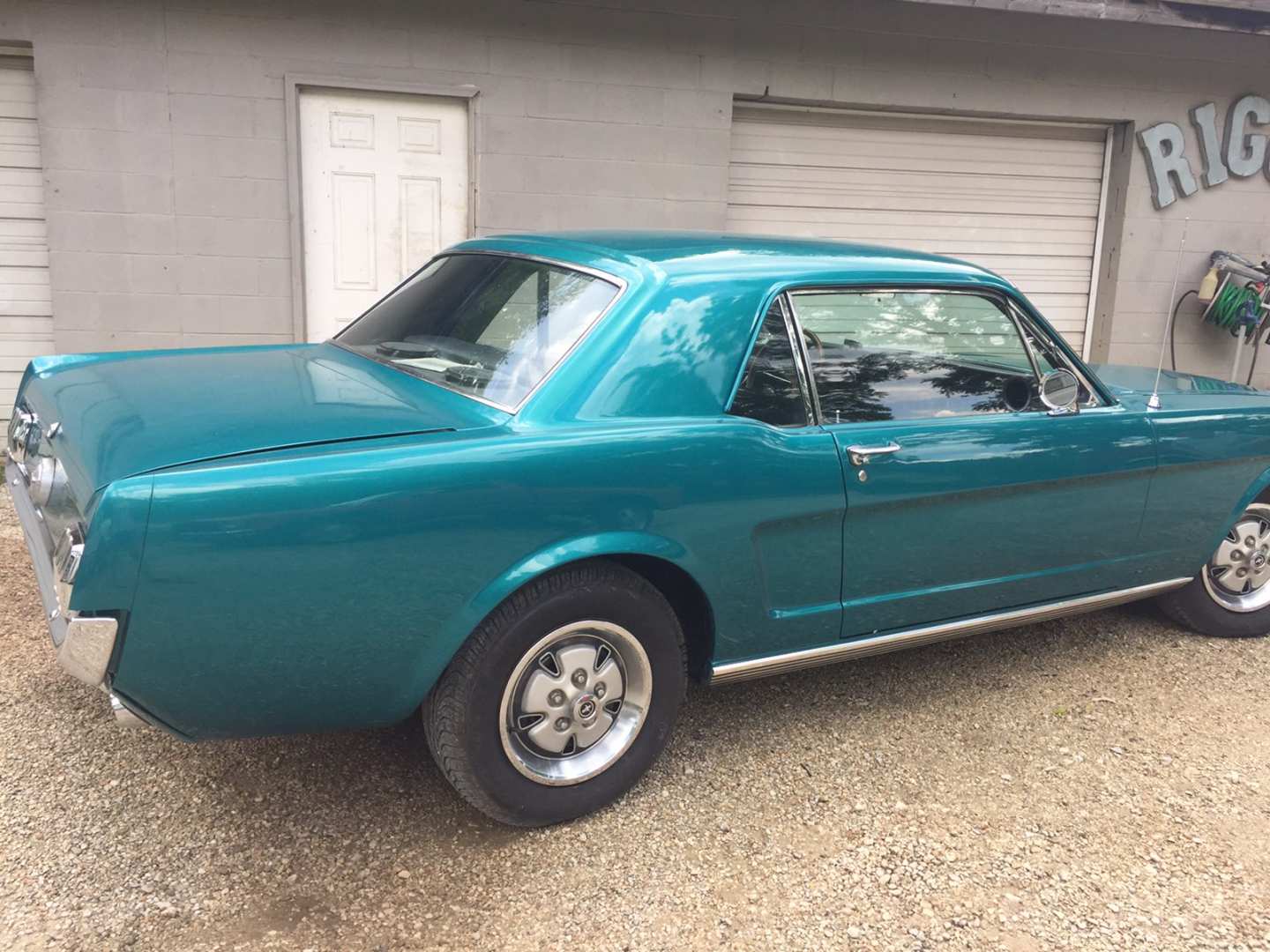 2nd Image of a 1966 FORD MUSTANG