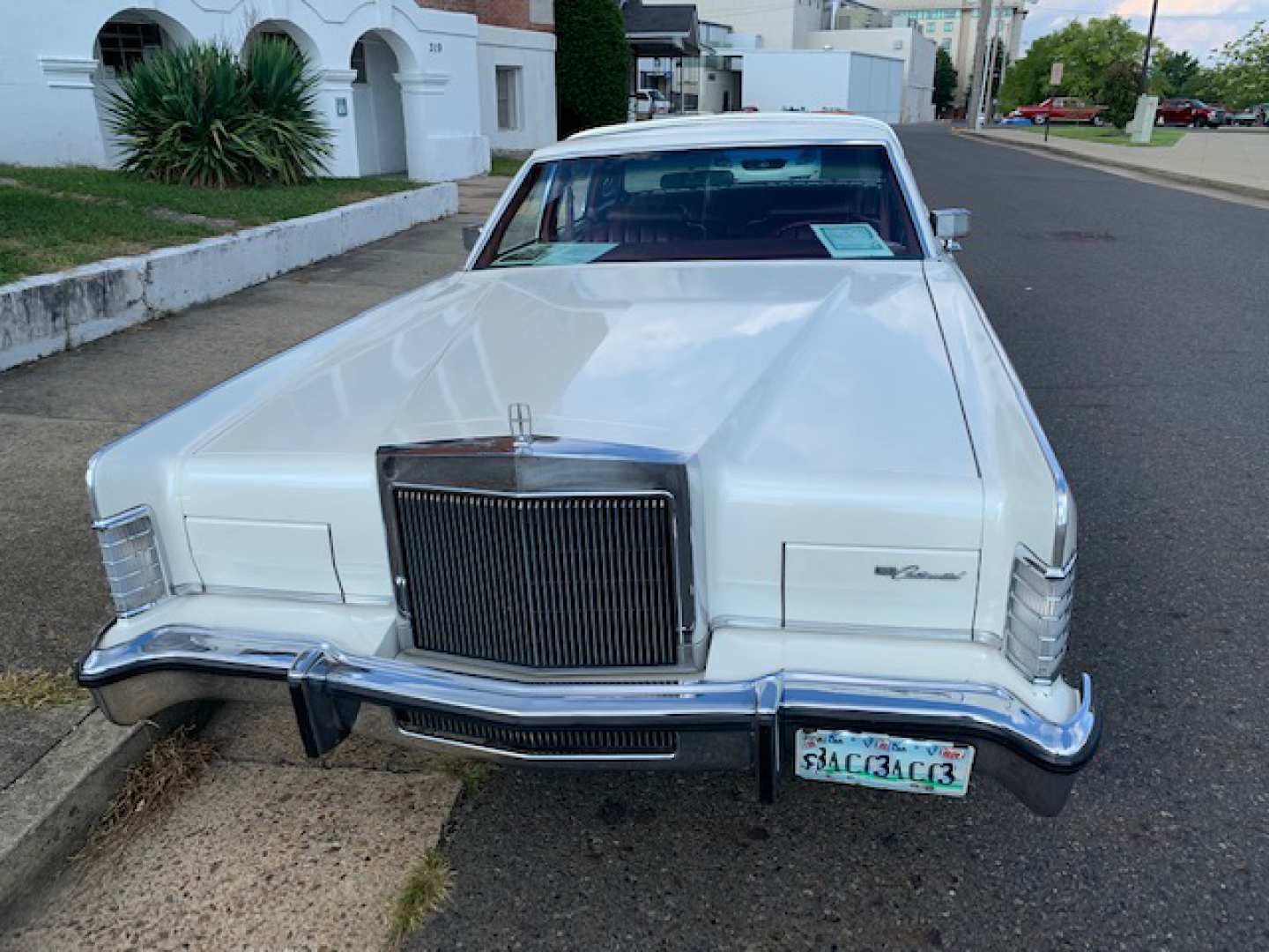1st Image of a 1977 LINCOLN TOWNCAR