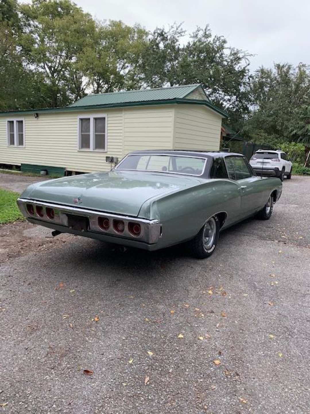 3rd Image of a 1968 CHEVROLET IMPALA CUSTOM