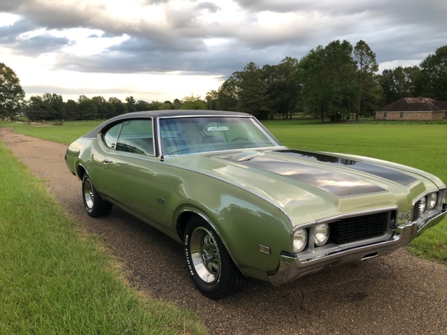 2nd Image of a 1969 OLDSMOBILE 442