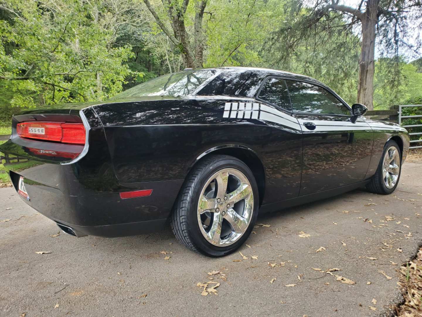 3rd Image of a 2013 DODGE CHALLENGER SXT