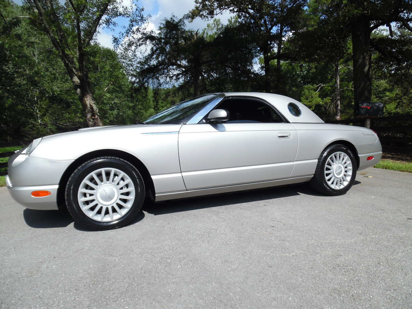 2nd Image of a 2005 FORD THUNDERBIRD PREMIUM HARDTOP