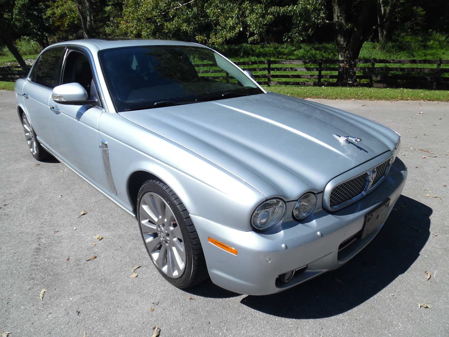 4th Image of a 2008 JAGUAR XJ8 XJ L