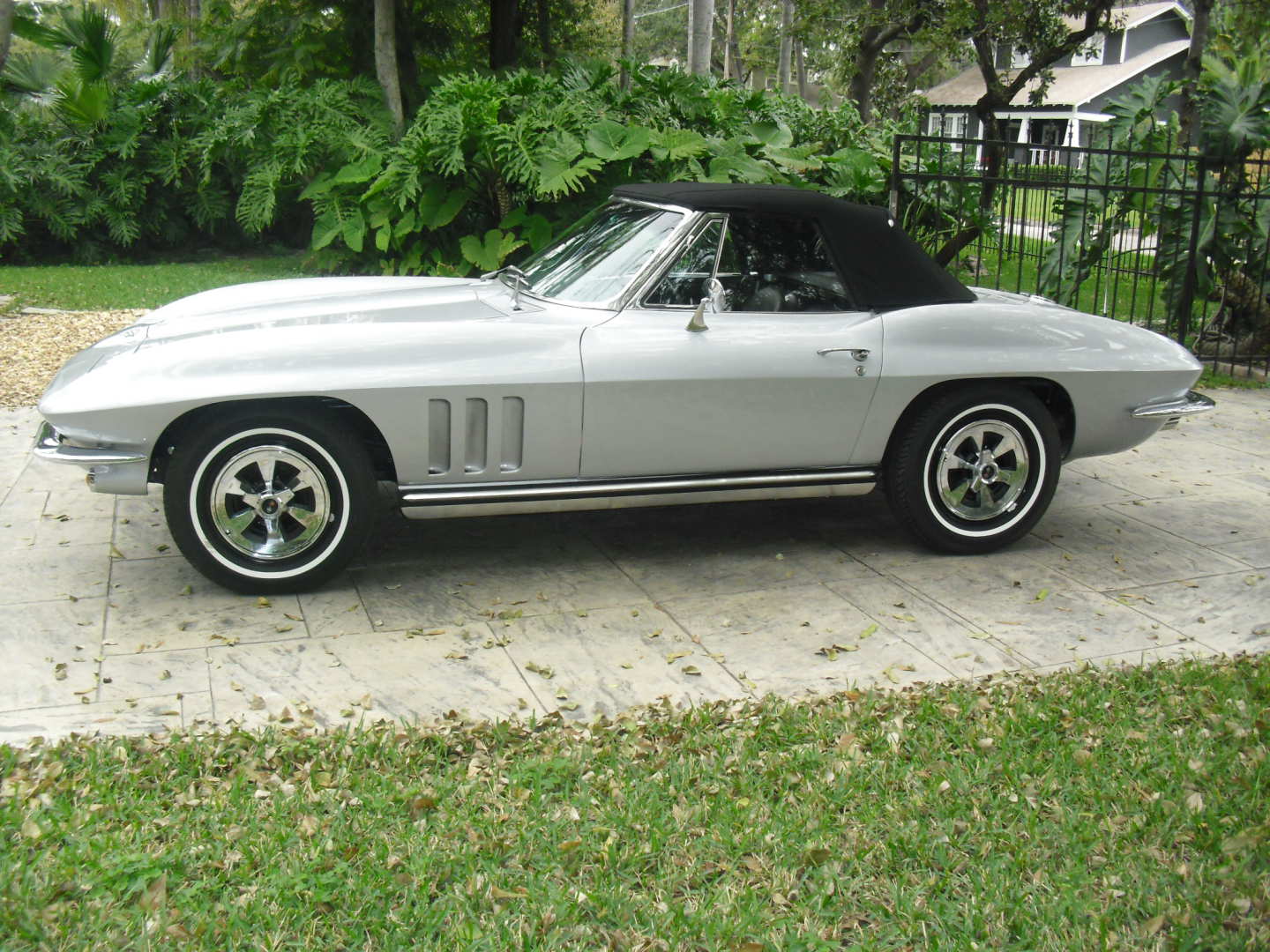 1st Image of a 1965 CHEVROLET CORVETTE