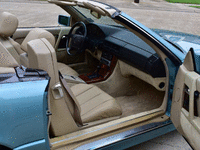 Image 5 of 10 of a 1993 MERCEDES-BENZ 500 500SL