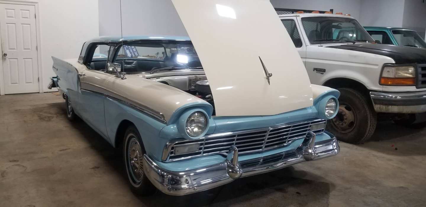 3rd Image of a 1957 FORD SKYLINER