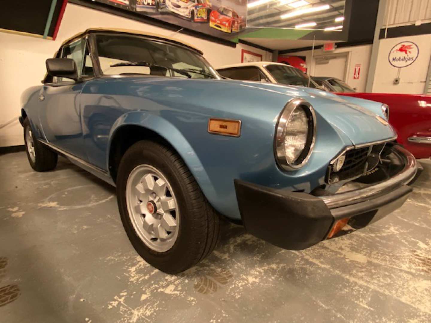 2nd Image of a 1982 FIAT 124 SPIDER