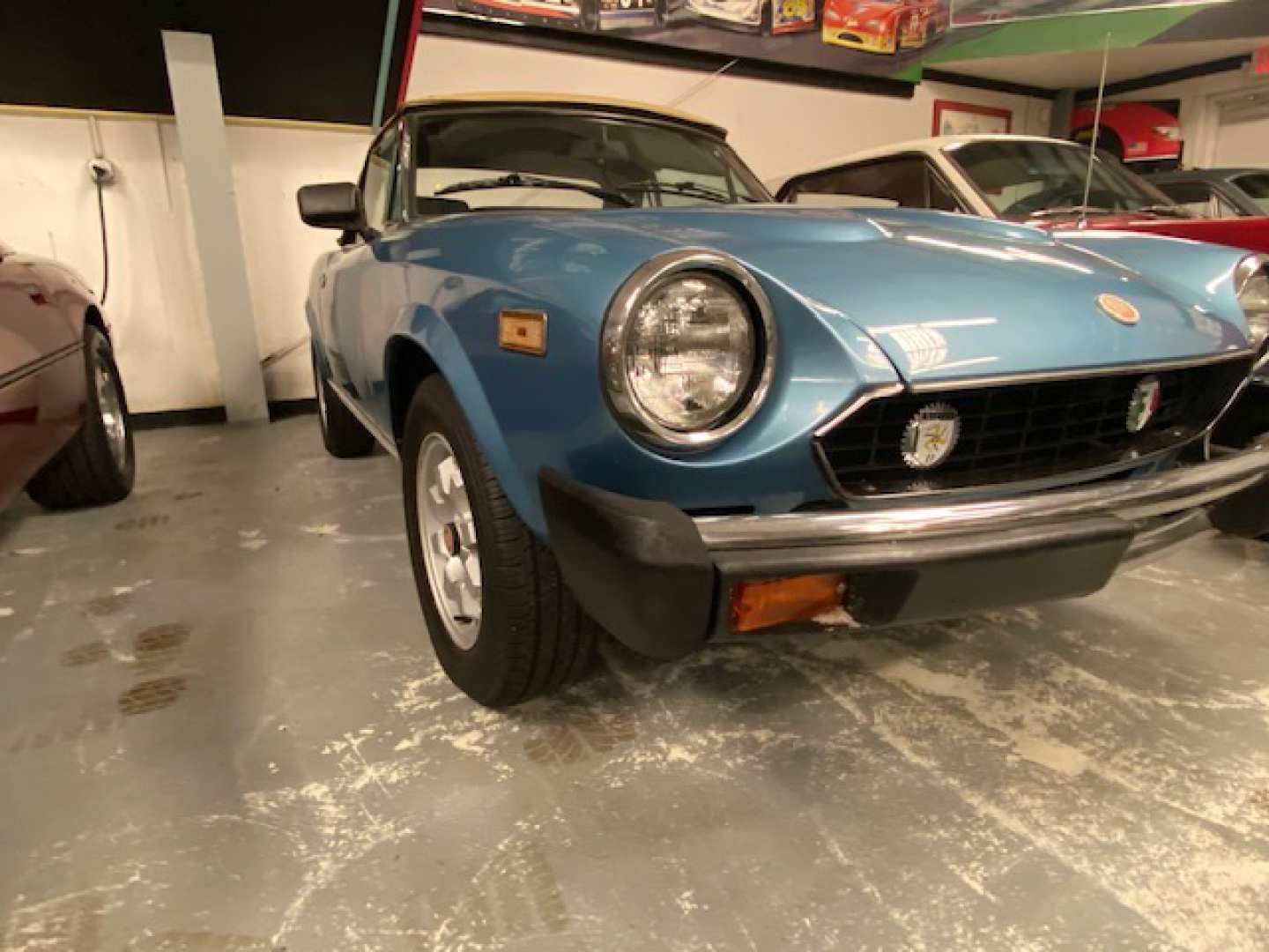 3rd Image of a 1982 FIAT 124 SPIDER