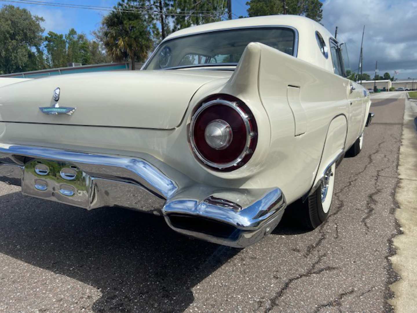 2nd Image of a 1957 FORD THUNDERBIRD