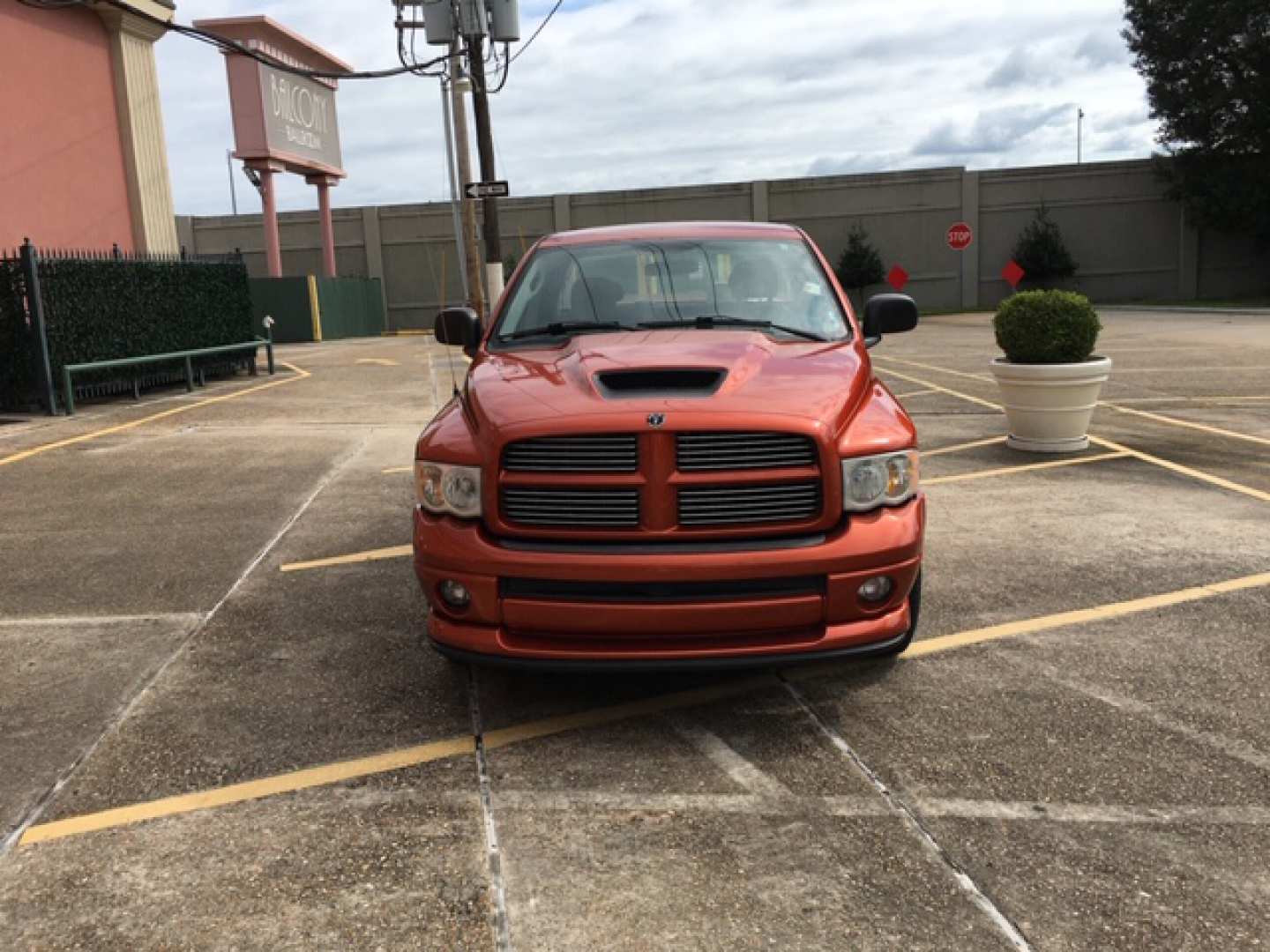 2nd Image of a 2005 DODGE RAM PICKUP 1500 SLT