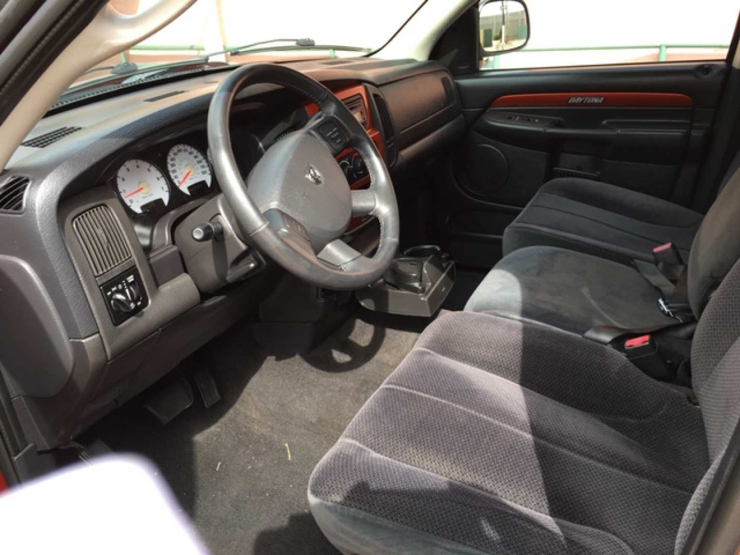 4th Image of a 2005 DODGE RAM PICKUP 1500 SLT