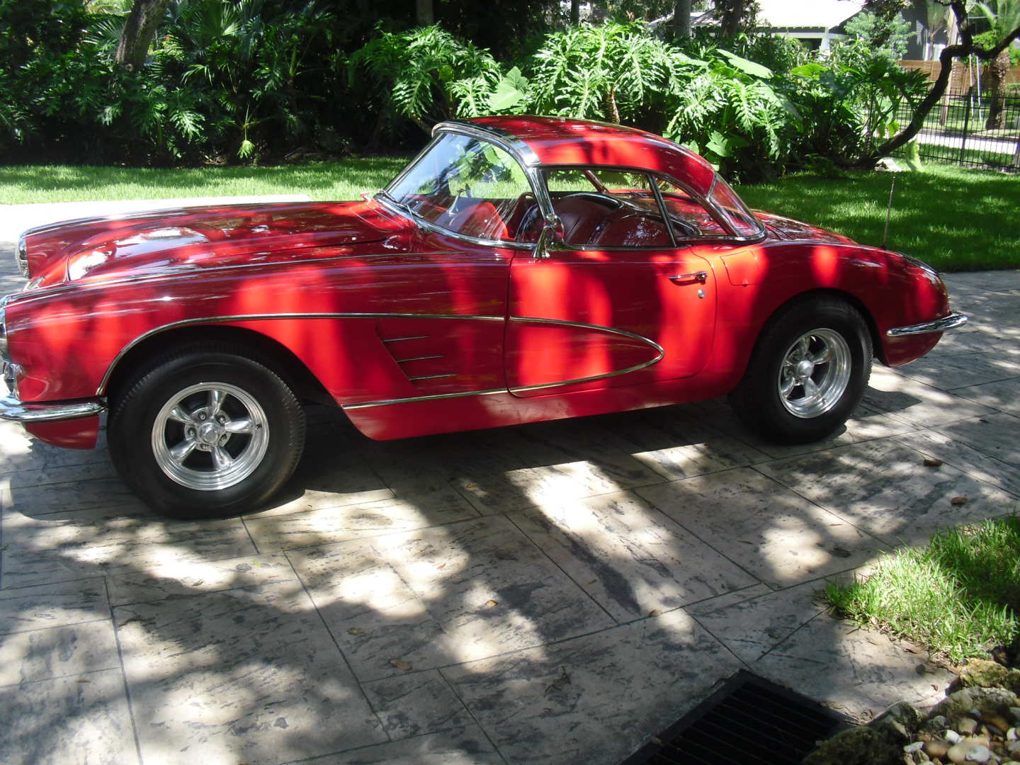 2nd Image of a 1960 CHEVROLET CORVETTE