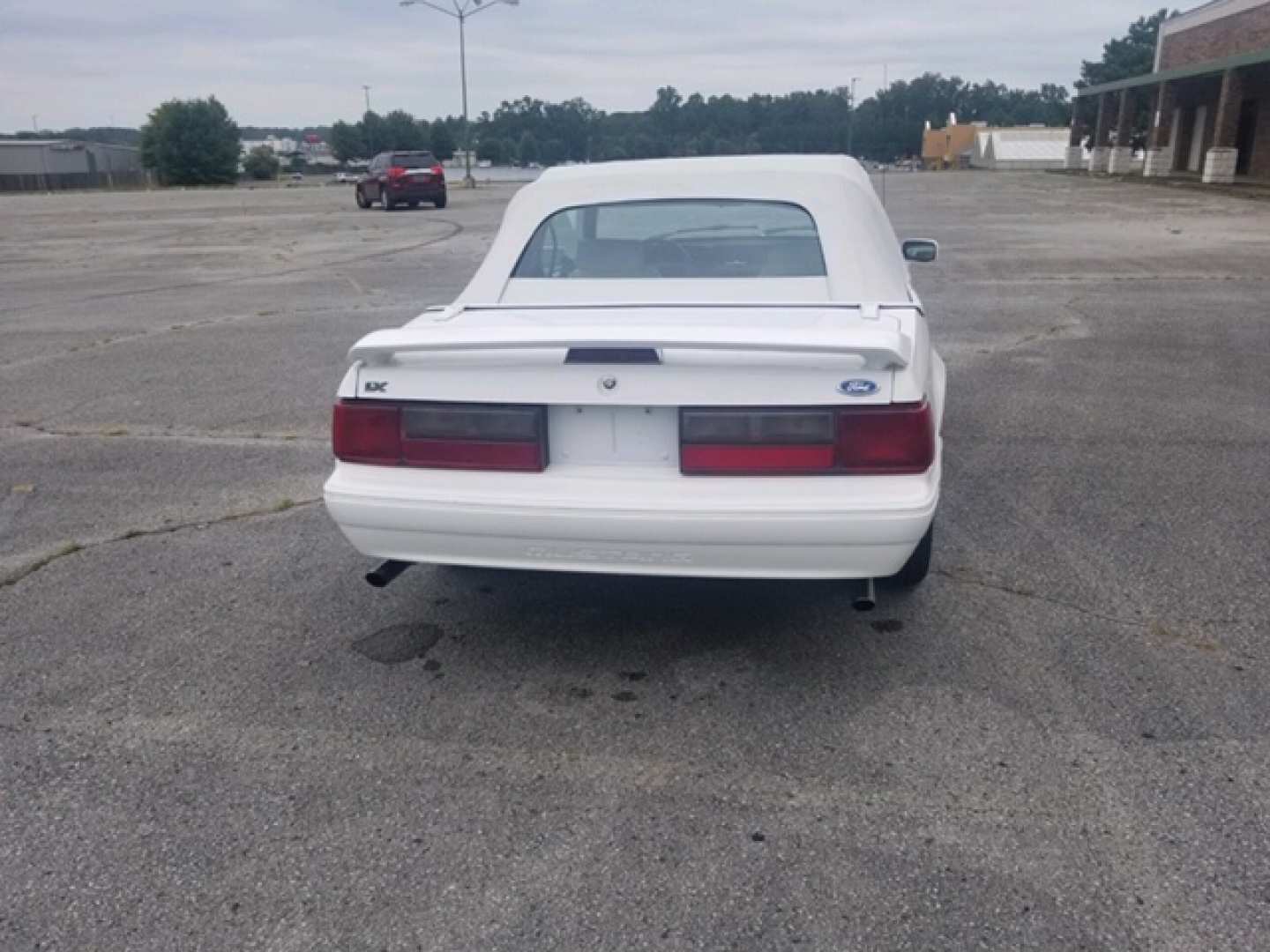 2nd Image of a 1993 FORD MUSTANG LX