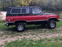 Image 2 of 22 of a 1988 CHEVROLET SILVERADO K5 BLAZER