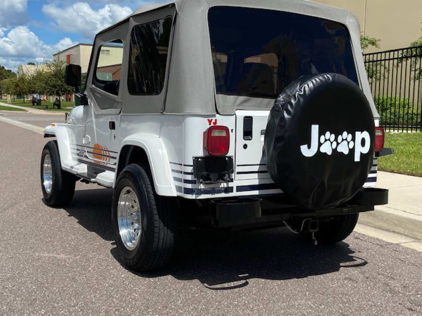 1st Image of a 1989 JEEP ISLANDER