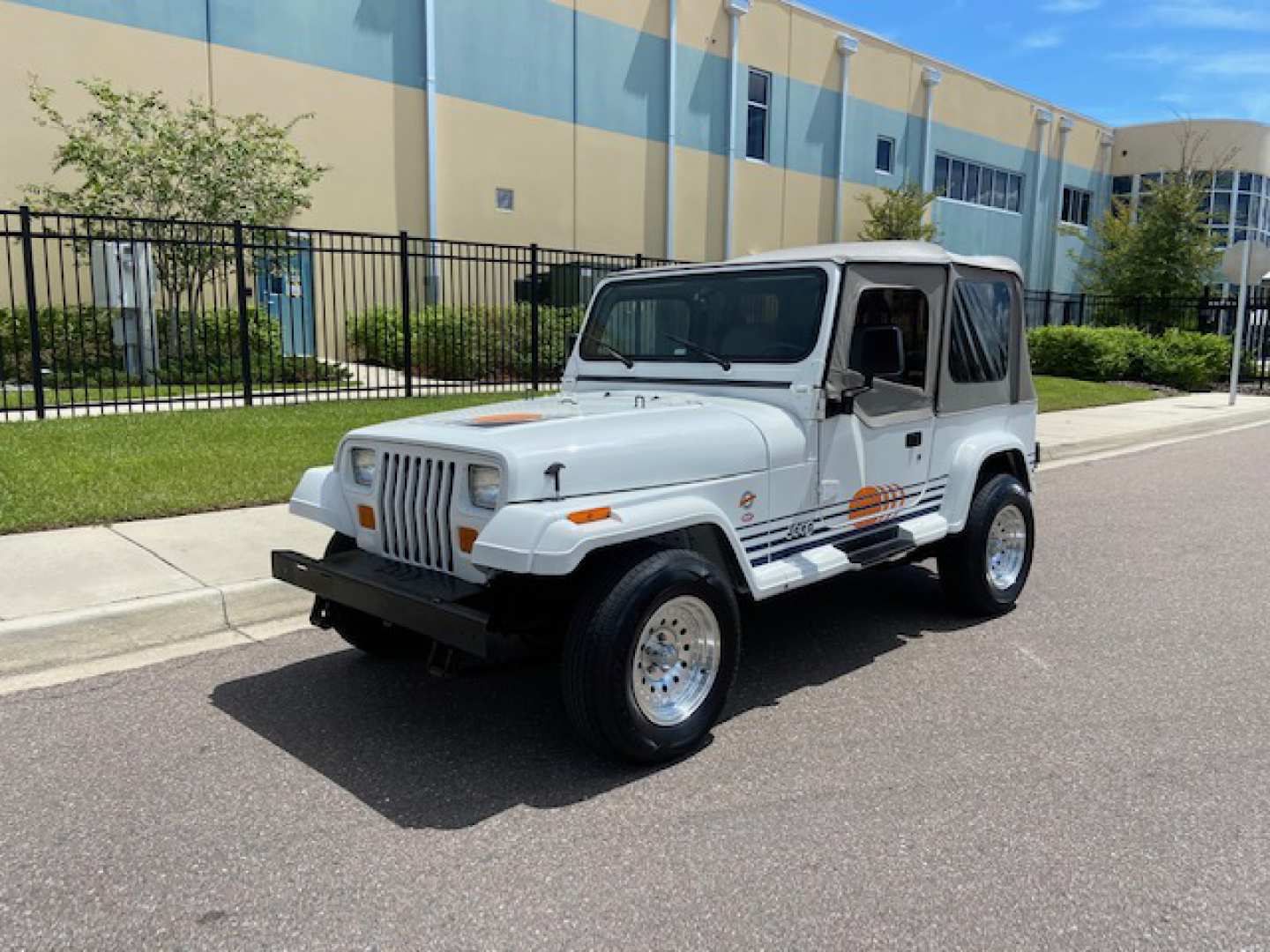 2nd Image of a 1989 JEEP ISLANDER