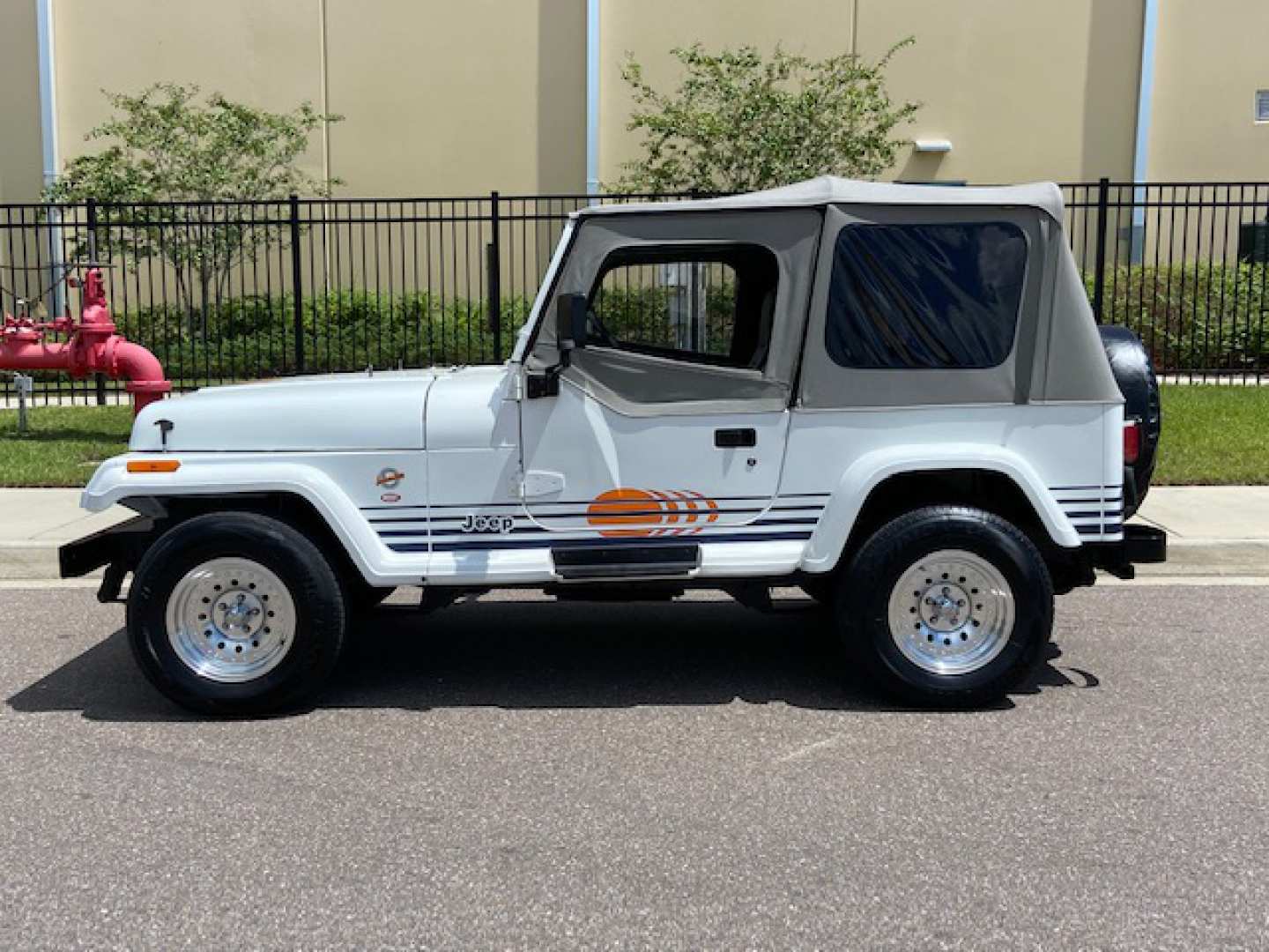 3rd Image of a 1989 JEEP ISLANDER