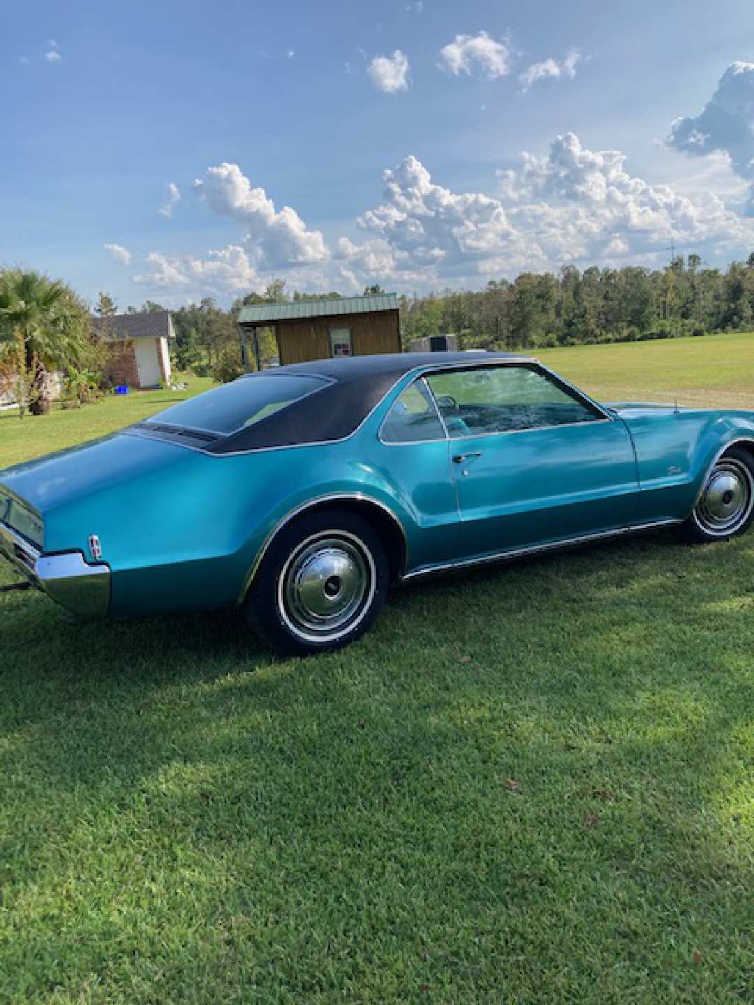 3rd Image of a 1968 OLDSMOBILE TORONADO