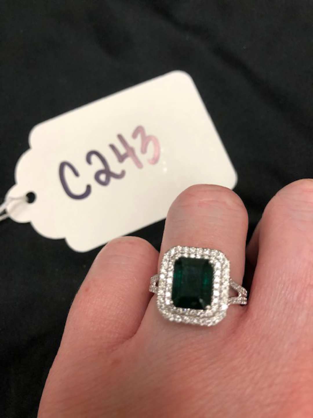 0th Image of a N/A EMERALD AND DIAMOND PLATINUM RING