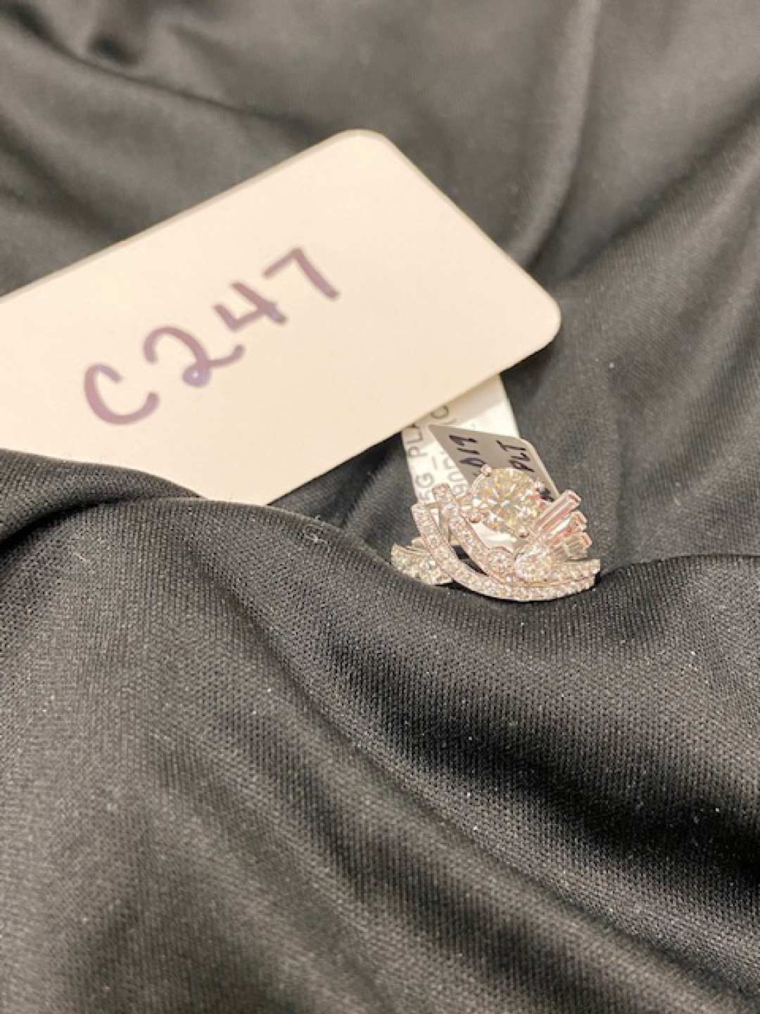 1st Image of a N/A PLATINUM DIAMOND RING