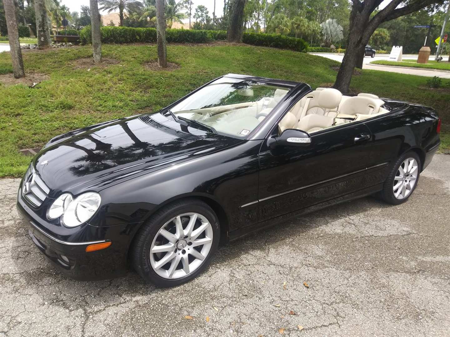 5th Image of a 2007 MERCEDES-BENZ CLK-CLASS CLK350